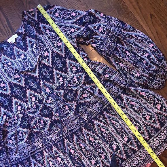 VELZERA Split Neck Tunic Tapestry Pattern Balloon Cuff Sleeves Tassels Sz SM - Picture 6 of 9